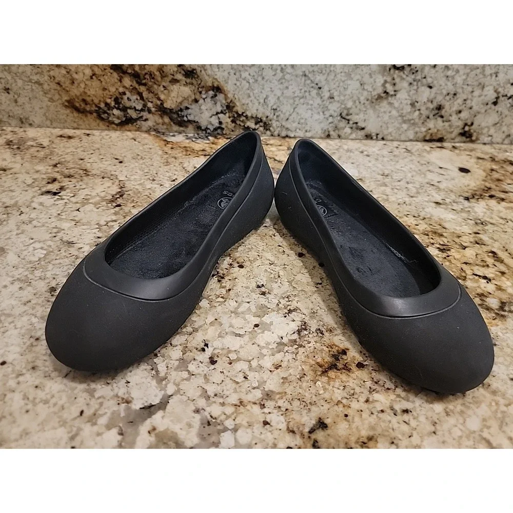 Crocs Womens Alice Mary Jane Black Closed Toe Flats Slip Resistant Size 7.  EUC